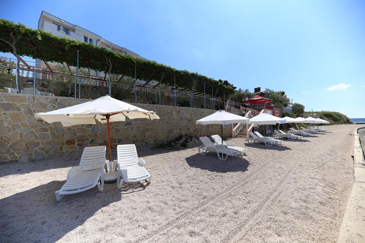 Pension Augustino Miletici Bagian luar foto