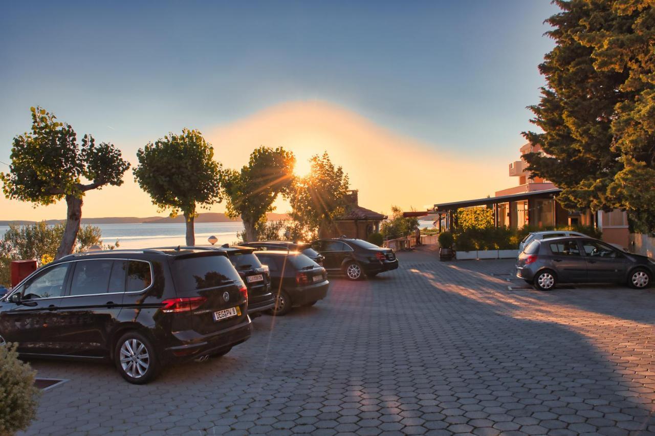Pension Augustino Miletici Bagian luar foto