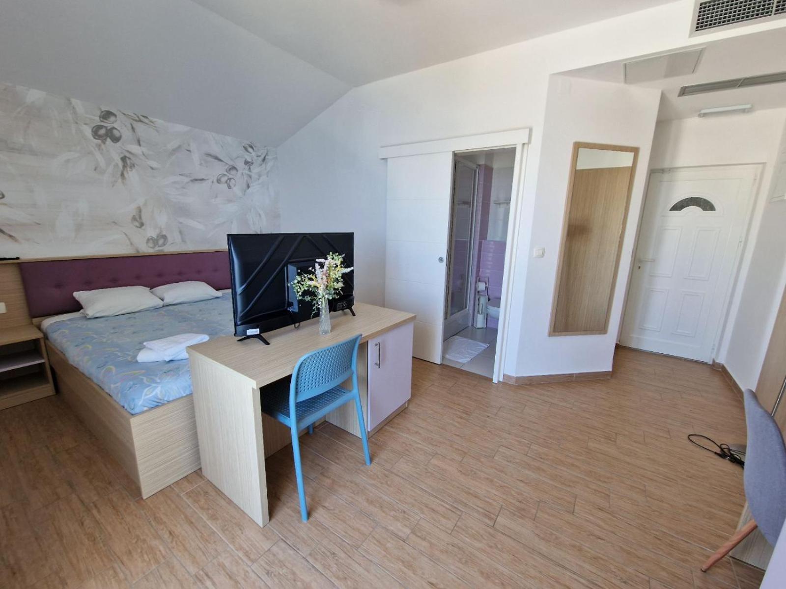 Pension Augustino Miletici Bagian luar foto