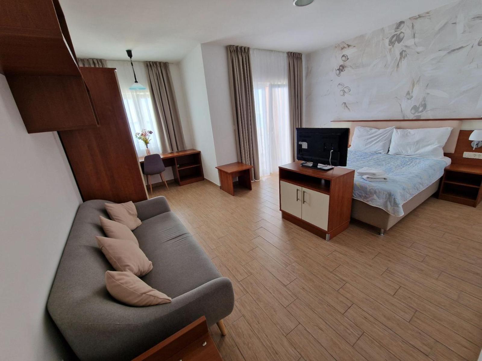 Pension Augustino Miletici Bagian luar foto
