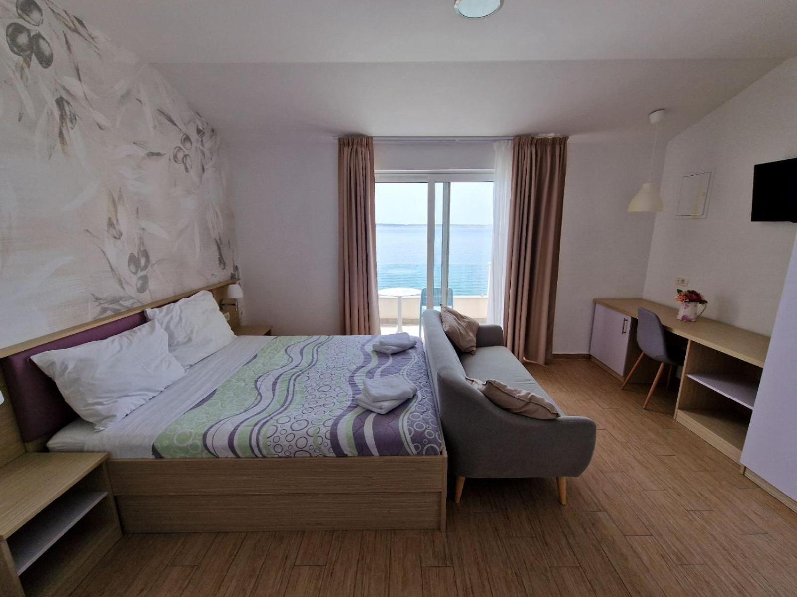 Pension Augustino Miletici Bagian luar foto